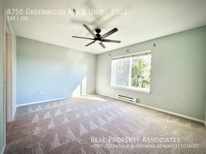 8750 Greenwood Ave N in Seattle, WA - Building Photo - Building Photo