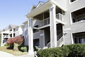 Lee Overlook Apartments in Centreville, VA - Building Photo - Building Photo