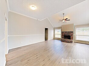 229 Willow Creek Dr in Glenn Heights, TX - Foto de edificio - Building Photo