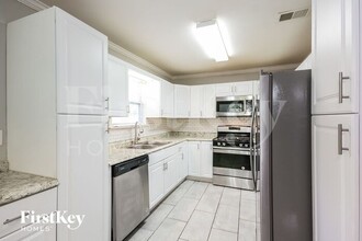 939 Dickens Rd NW in Lilburn, GA - Foto de edificio - Building Photo