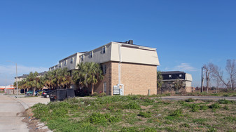 301 Plantation Dr Apartments