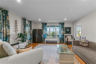 137 Prospect Ln in Portsmouth, RI - Building Photo - Building Photo