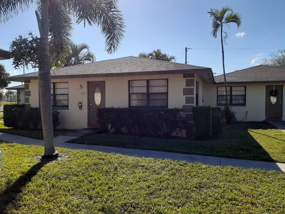 4648 Summit Blvd in West Palm Beach, FL - Building Photo