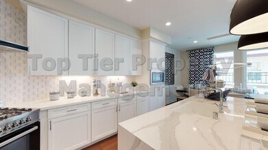 325 Stoneyridge Ln in Walnut Creek, CA - Building Photo - Building Photo