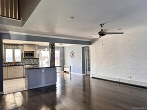 316 S Oyster Bay Rd in Syosset, NY - Building Photo - Building Photo