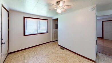 302 4th St NE in Mandan, ND - Building Photo - Building Photo