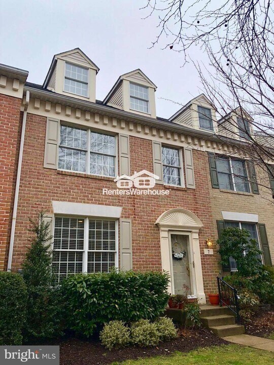 7 Tenby Ct in Timonium, MD - Building Photo