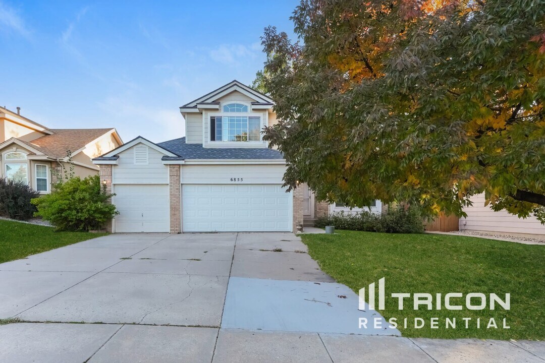 6855 Stockwell Dr in Colorado Springs, CO - Foto de edificio
