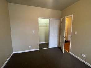 1904 E 79th St, Unit 1904 in Chicago, IL - Foto de edificio - Building Photo