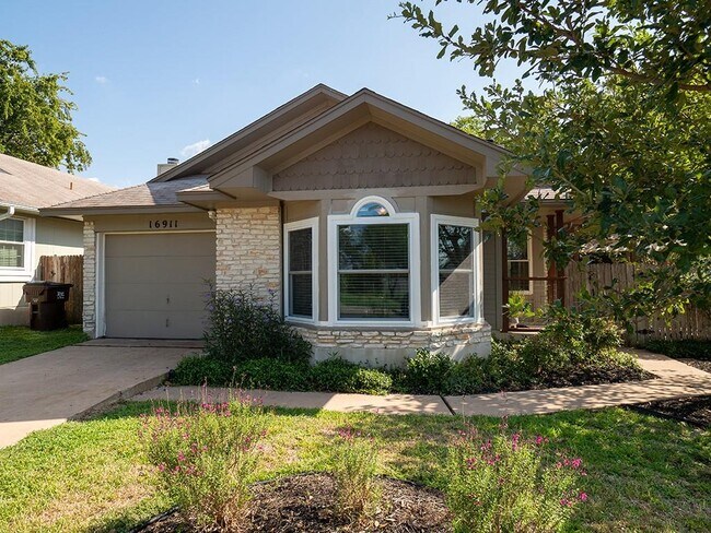 16911 Village Oak Loop in Austin, TX - Building Photo - Building Photo