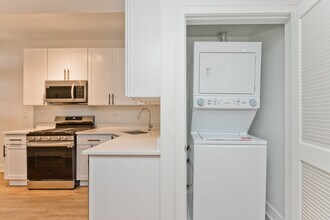 2465 N Lincoln Ave, Unit 2 in Chicago, IL - Building Photo - Building Photo