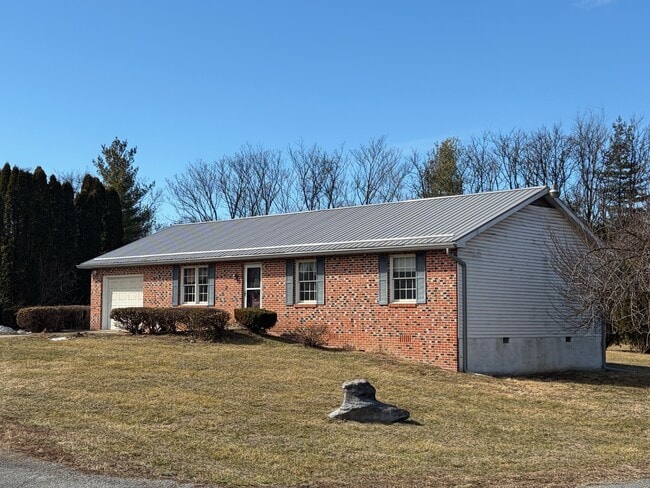 126 Upshur Dr in Inwood, WV - Building Photo - Building Photo