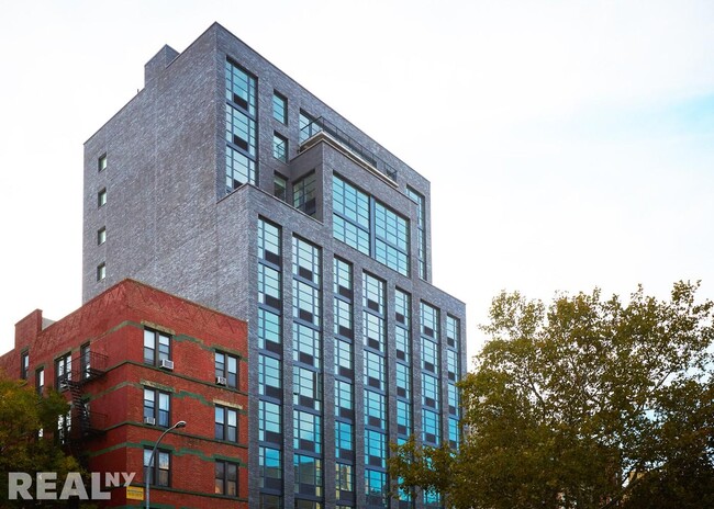 331 E Houston St in New York, NY - Building Photo - Building Photo