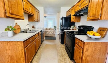 5933 NE 42nd St in Kansas City, MO - Building Photo - Building Photo