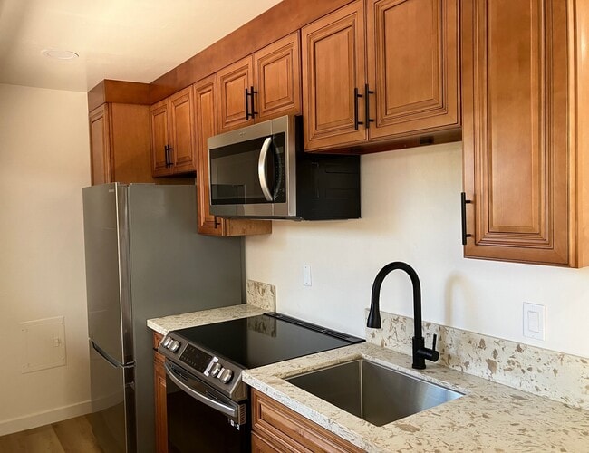 428 30th St, Unit A in Manhattan Beach, CA - Building Photo - Building Photo