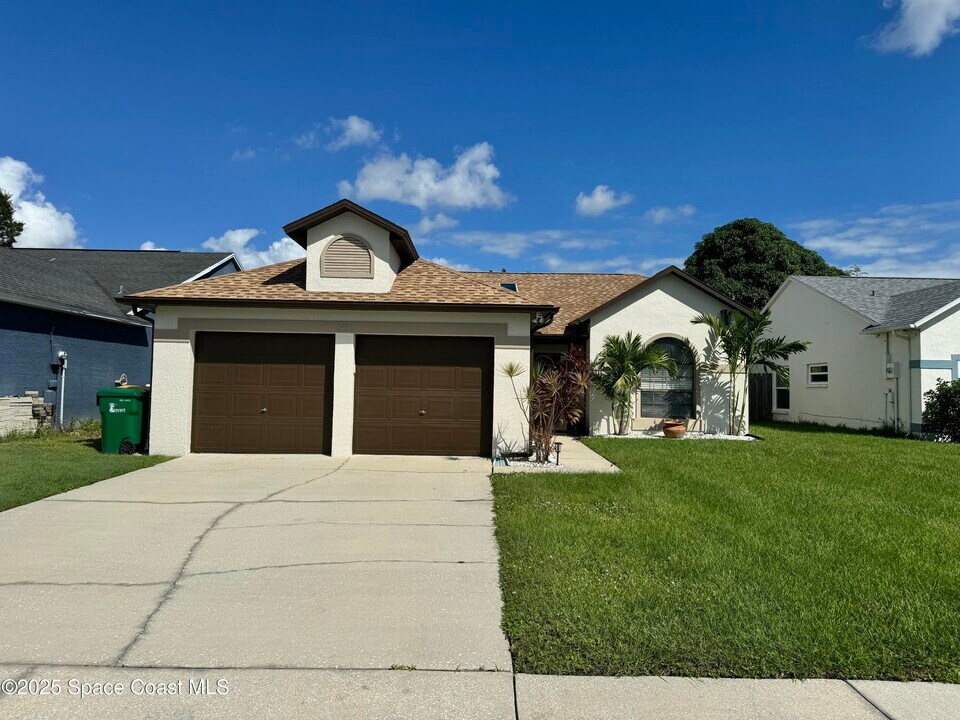 1436 Brook Dr in Melbourne, FL - Building Photo