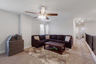 8439 Knapp Rise in San Antonio, TX - Building Photo - Building Photo