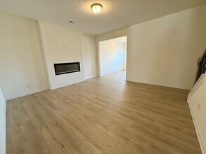 324 Skye Ln in Cartersville, GA - Foto de edificio - Building Photo