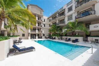 1650 Galiano St in Coral Gables, FL - Foto de edificio - Building Photo