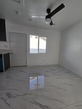 19050 Victory Blvd in Los Angeles, CA - Building Photo - Building Photo