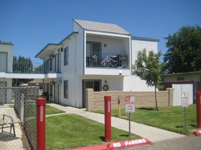 1161 E Yosemite Ave in Manteca, CA - Building Photo - Building Photo