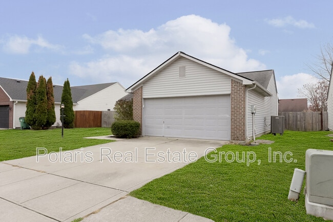 109 E Flat Rock Dr in Westfield, IN - Building Photo - Building Photo