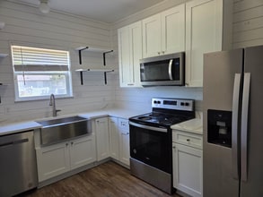 601 S Cedar St in Foley, AL - Foto de edificio - Building Photo