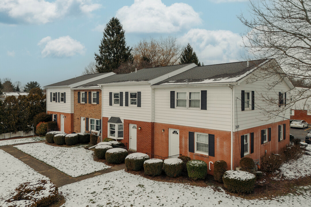 Edinboro Townhomes and Apartments in Edinboro, PA - Building Photo