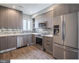 914 N 16th St in Philadelphia, PA - Building Photo - Building Photo