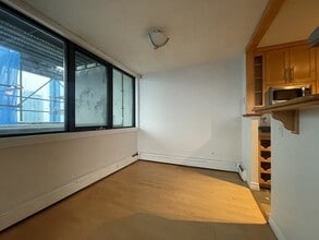 4200 Mayberry St in Burnaby, BC - Building Photo - Building Photo