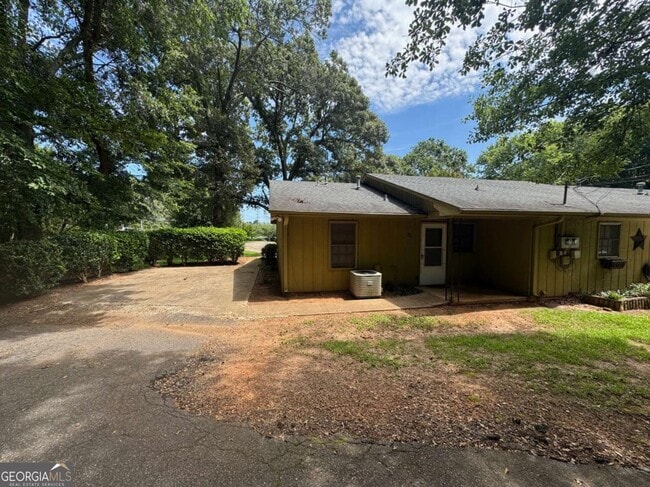 property at 635 Epps Bridge Pkwy