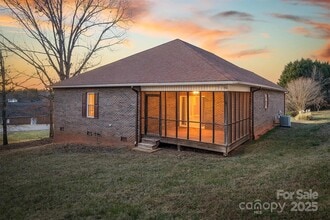 941 41st Ave Dr NE in Hickory, NC - Building Photo - Building Photo