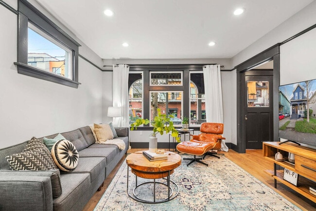 3820 SE Belmont St in Portland, OR - Foto de edificio - Building Photo