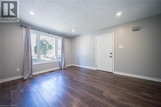 28 Southglen Rd in Brantford, ON - Building Photo - Building Photo