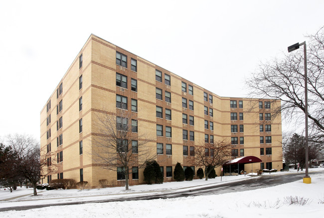 Cedar Village of Arlington Heights in Arlington Heights, IL - Building Photo - Building Photo