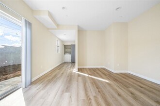 1002 E 33rd St in Los Angeles, CA - Building Photo - Building Photo