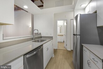 303 Vine St in Philadelphia, PA - Building Photo - Building Photo