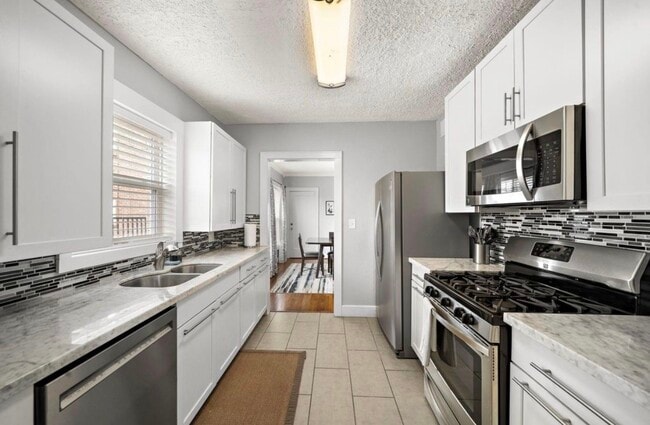 1633 Castle Ct in Houston, TX - Foto de edificio - Building Photo