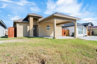 1020 Tesoro Pass in Del Rio, TX - Building Photo