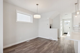 507 Lucas Blvd NW in Calgary, AB - Building Photo - Building Photo