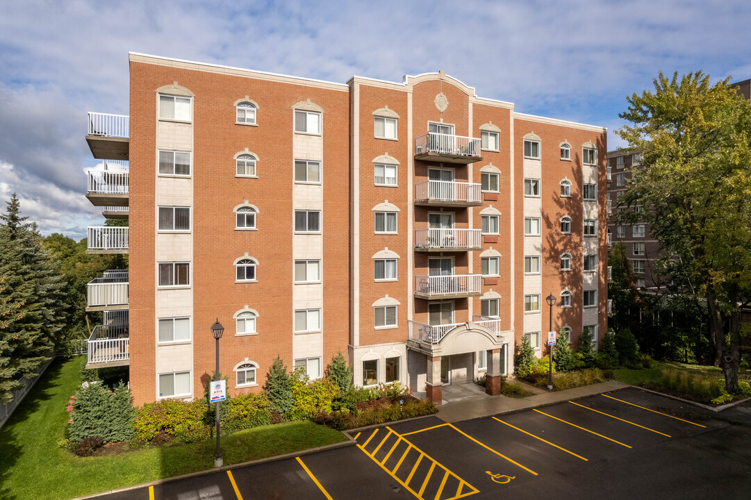 1115 De La Côte-Vertu Boul in St. Laurent, QC - Building Photo