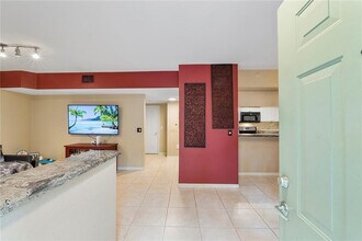 6926 W Sample Rd in Coral Springs, FL - Building Photo - Building Photo