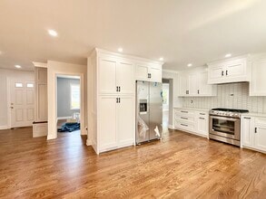 40 E Pasadena Pl in Bridgeport, CT - Building Photo - Building Photo