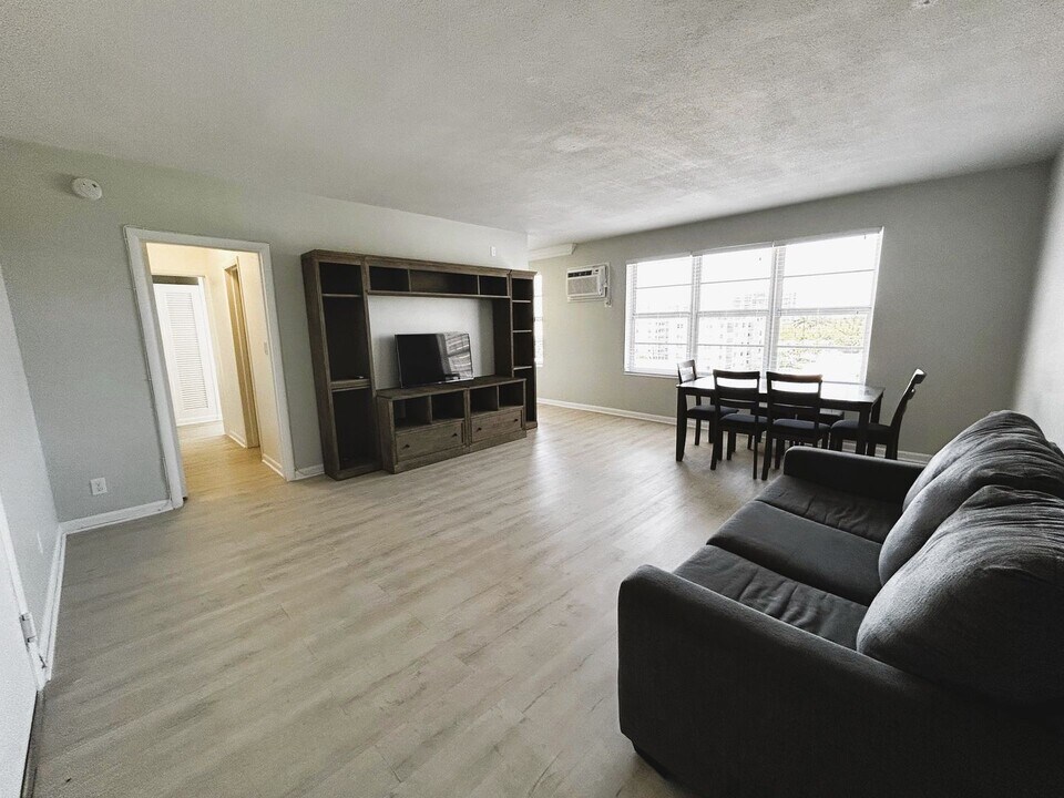 600 N Birch Rd in Fort Lauderdale, FL - Building Photo