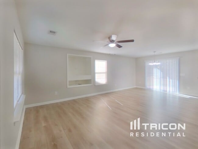 258 Drooping Leaf Ln in Lexington, SC - Foto de edificio - Building Photo