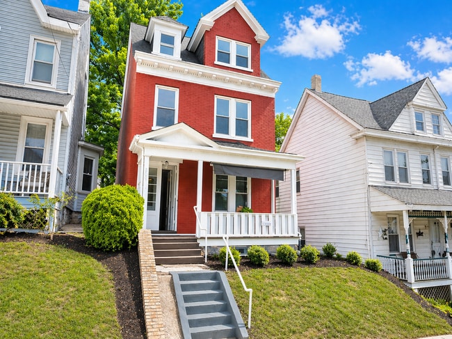 property at 909 Jackson St