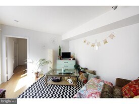 447 Fairmount Ave in Philadelphia, PA - Building Photo