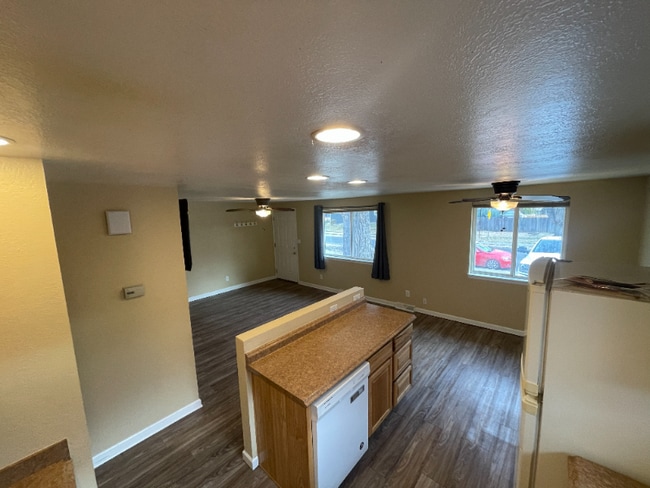 1075 Winona Dr in Loveland, CO - Building Photo - Building Photo