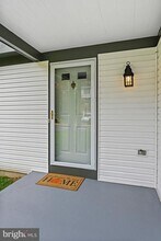 9409 Mirror Pond Dr in Fairfax, VA - Building Photo - Building Photo