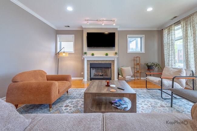 633 E Bowen Ave in Chicago, IL - Building Photo - Building Photo